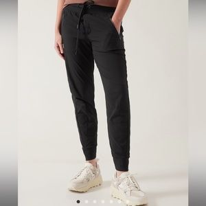 Athleta Trekkie North Jogger (small, black)